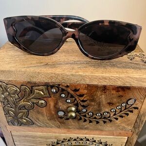 Steve Madden Tortoise sunglasses